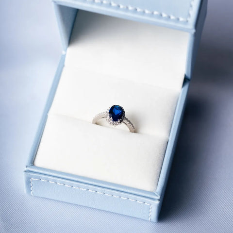 Anel Cristal Azul Oval em Prata 925