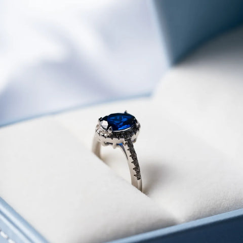 Anel Cristal Azul Oval em Prata 925
