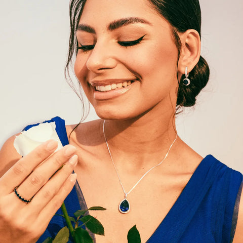 Anel Cravejado com Cristais Azul em Prata 925