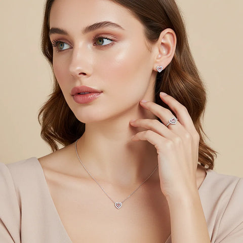 Conjunto Coração Rosa Cravejado em Prata 925  – Colar, Anel e Brincos