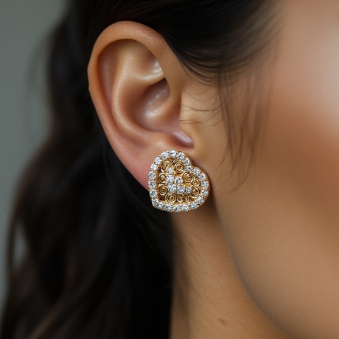 Brinco Coração Arabescos com Moissanites Banhado a Ouro 18k