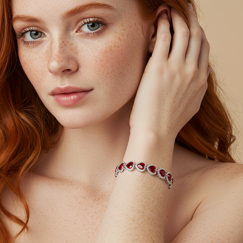 Pulseira com Corações Vermelhos Cravejados em Prata 925